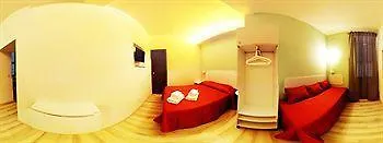 Hotell To