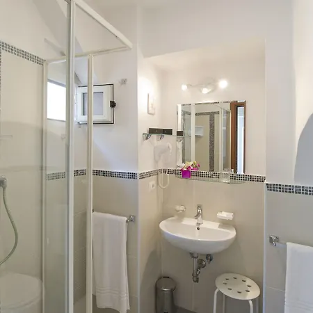 Bed and Breakfast To 3*